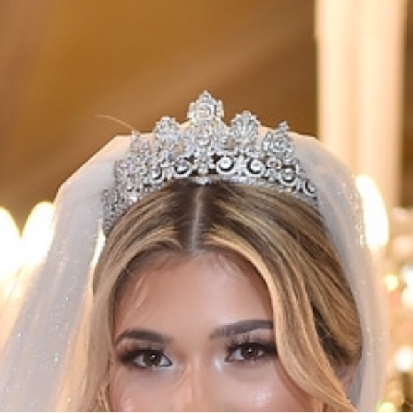 Swarovski rhinestones wedding tiara - Picture 2 of 4